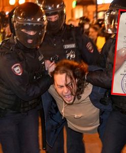 Rosjanie wyszli na ulice. Od razu wręczali im dokument