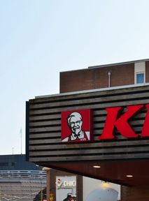 Trzy miesiące czekała na zwrot pieniędzy z KFC. Nawet nie zjadła kurczaków