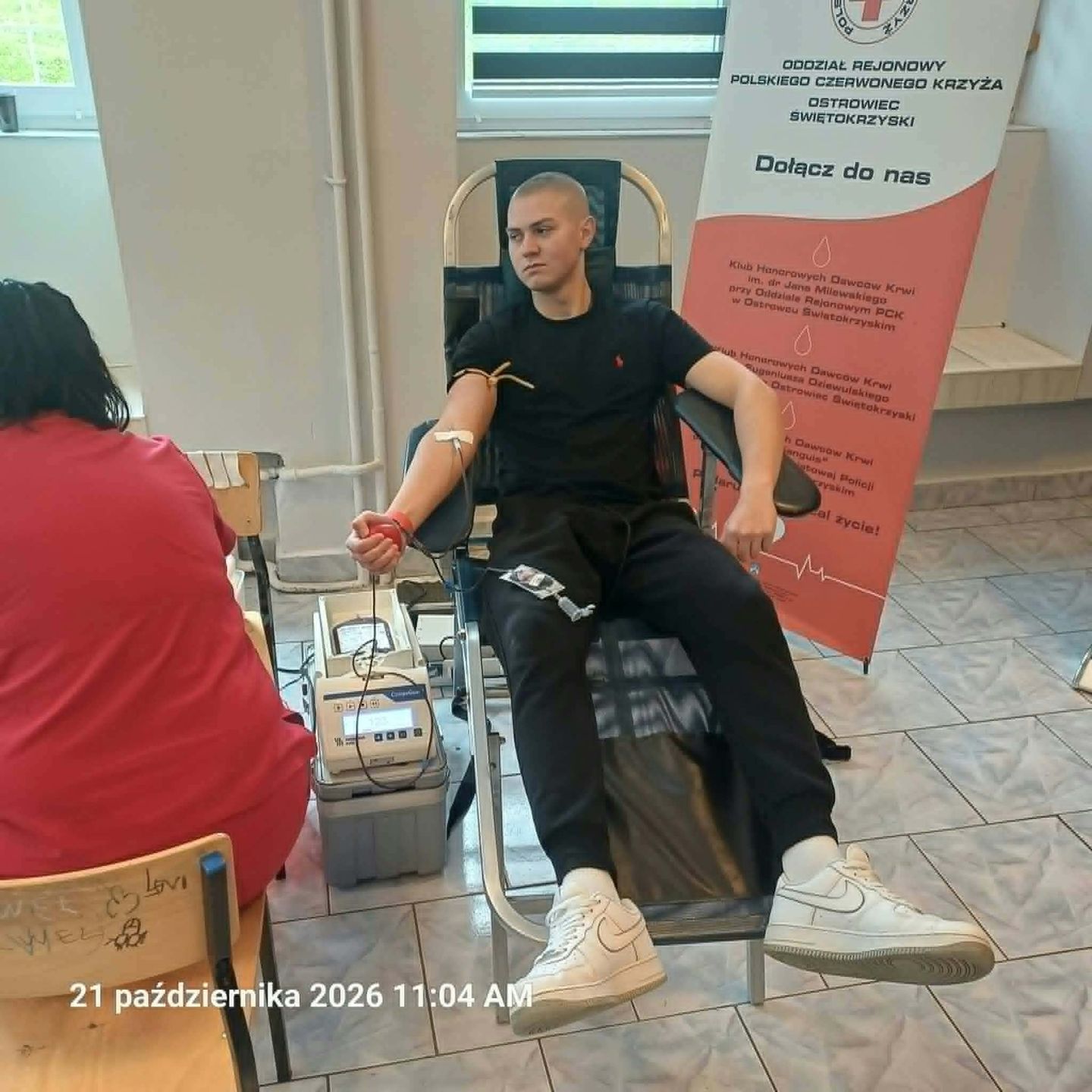 Młodzi krwiodawcy z Ostrowca Świętokrzyskiego – wspólnie oddali 10,8 litra krwi!