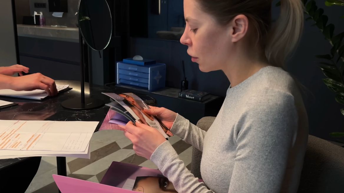 Julia von Stein podczas operacji plastycznej