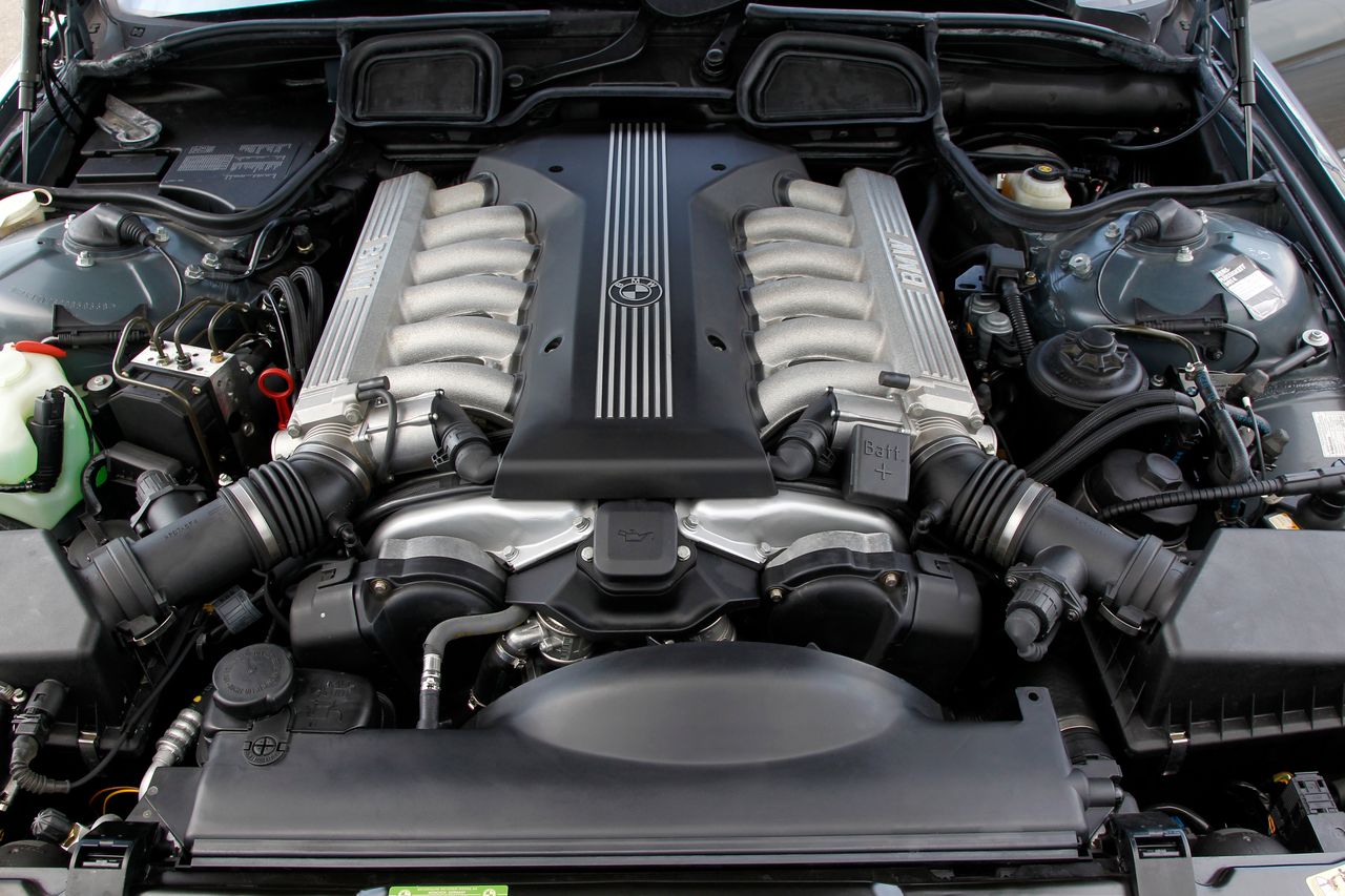V12 od BMW to bodaj najlepsza tania jednostka tego typu na rynku.