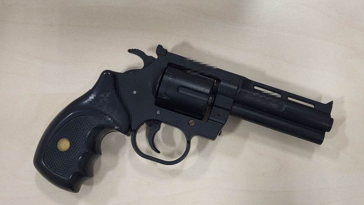 15-latek z bronią oraz amunicją.