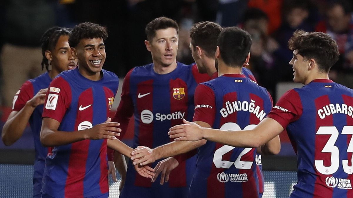 PAP/EPA / EPA/Andreu Dalmau  / Na zdjęciu: piłkarze FC Barcelony