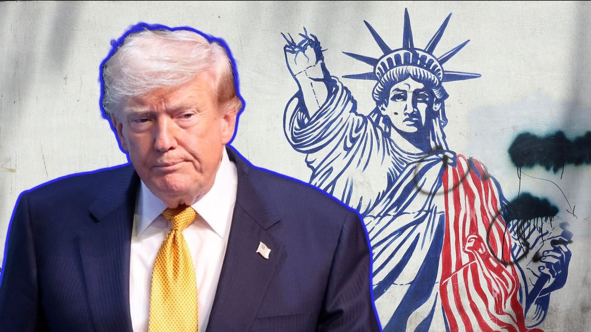 Prezydent USA Donald Trump na tle antyamerykańskiego muralu