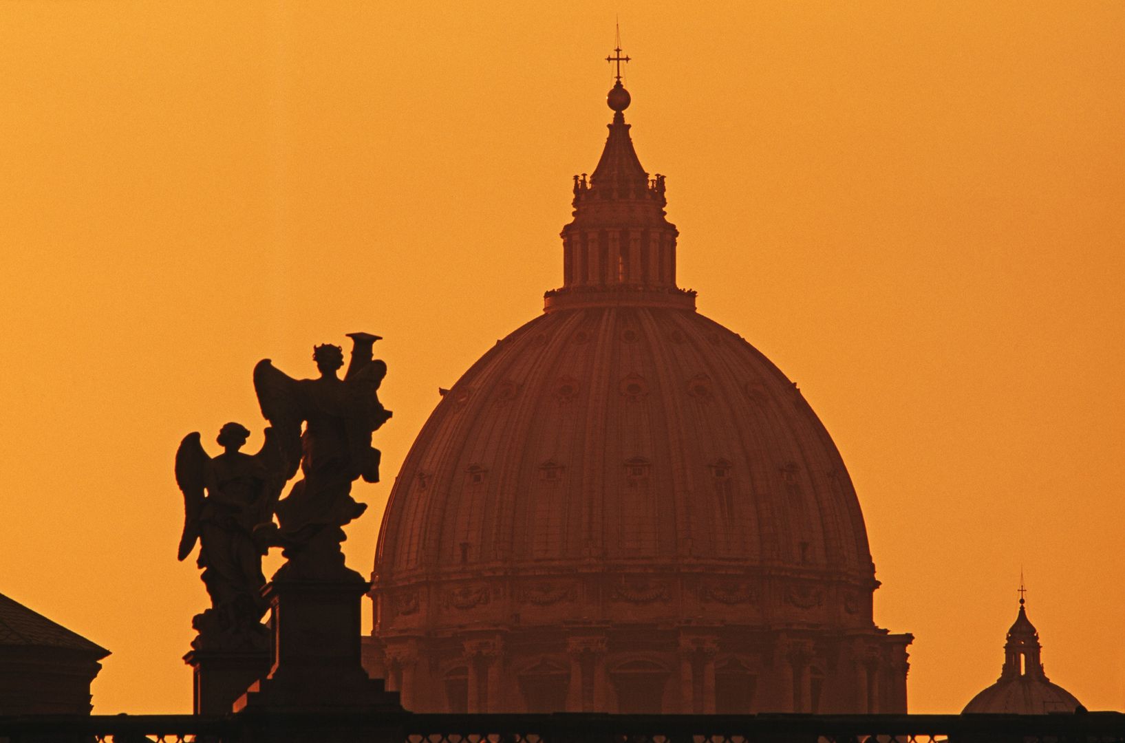 Papieski ministrant zgwałcony w Watykanie. Sprawcę wskazał Polak