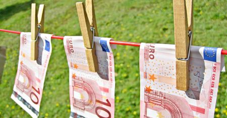 Pranie brudnych pieniędzy. W Luksemburgu i Niemczech o to najłatwiej