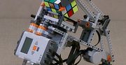 Robot z Lego układa kostkę Rubika. A ja nie.