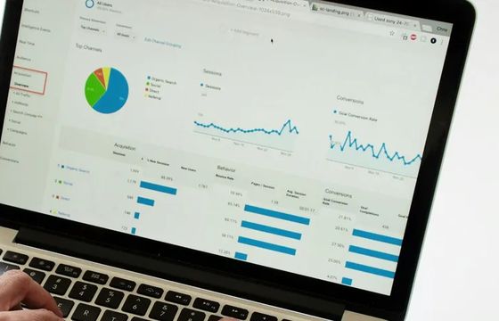 Firmy mocniej reklamują się w internecie. O tyle urósł rynek