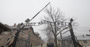 Auschwitz. Antysemickie napisy na ścianach baraków.