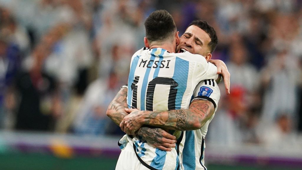 Na zdjęciu: Nicolas Otamendi i Lionel Messi