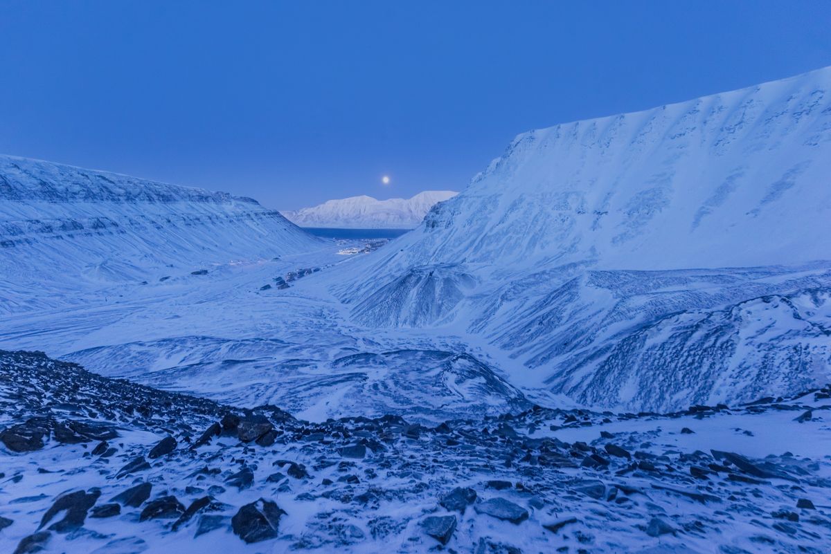 Noc polarna na Spitsbergenie, zdjęcie ilustracyjne 