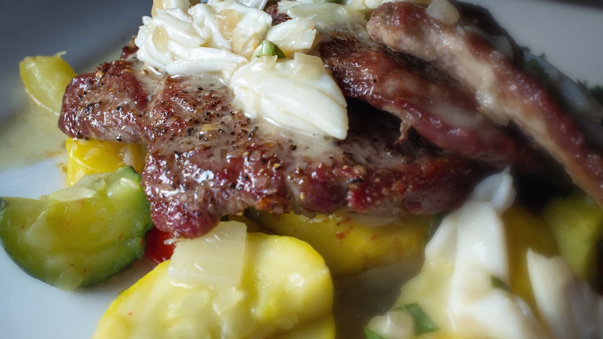 Grillowany kotlet z łopatki cielęcej (mięso i tłuszcz)