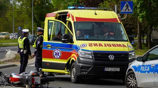 Piła: Wypadek na Rondzie Miast Partnerskich. Motocyklista w szpitalu