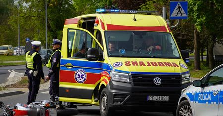 Piła: Wypadek na Rondzie Miast Partnerskich. Motocyklista w szpitalu