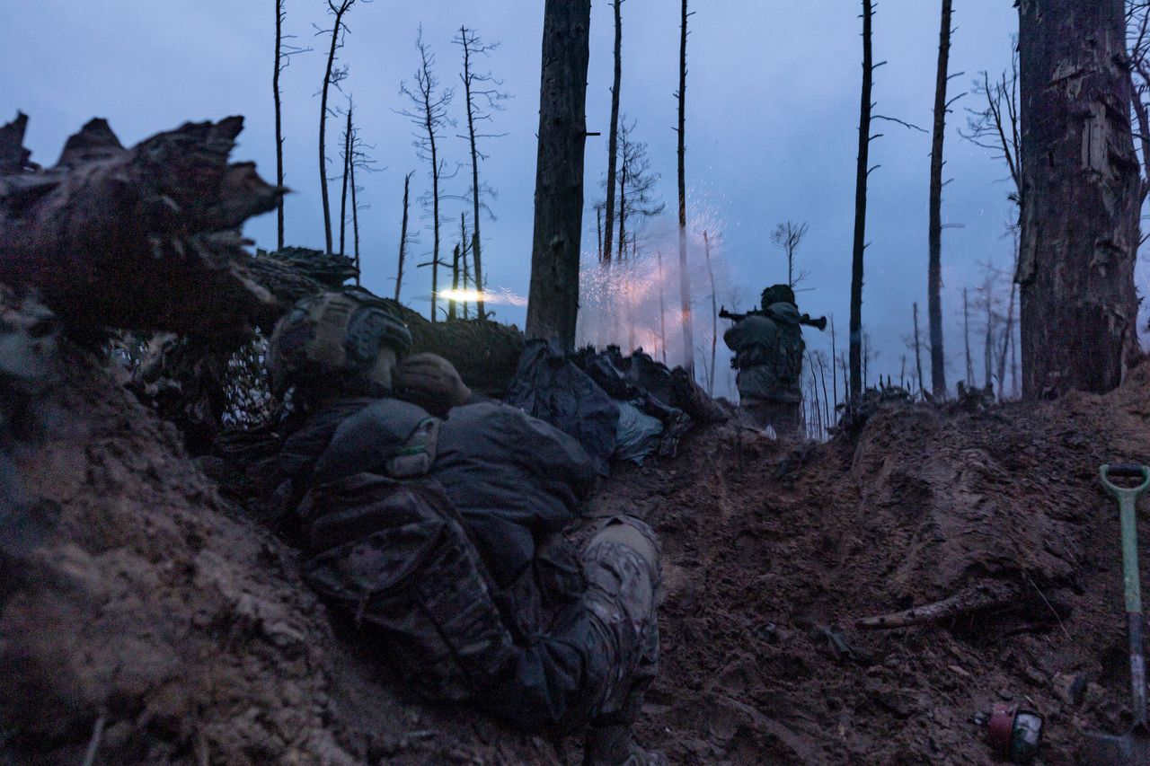 DONETSK OBLAST, UKRAINE - FEBRUARY 15: A Ukrainian infantryman fires with an RPG from an infantry position as Russia-Ukraine war continues in the direction of Kreminna, in Donetsk Oblast, Ukraine, on February 15, 2024. (Photo by Diego Herrera Carcedo/Anadolu via Getty Images)