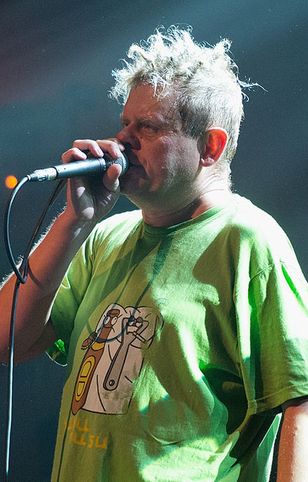 Kazik ze swoim utworem "Twój ból jest lepszy niż mój" znalazł się na Liście Przebojów Trójki. Głosowanie jednak unieważniono.