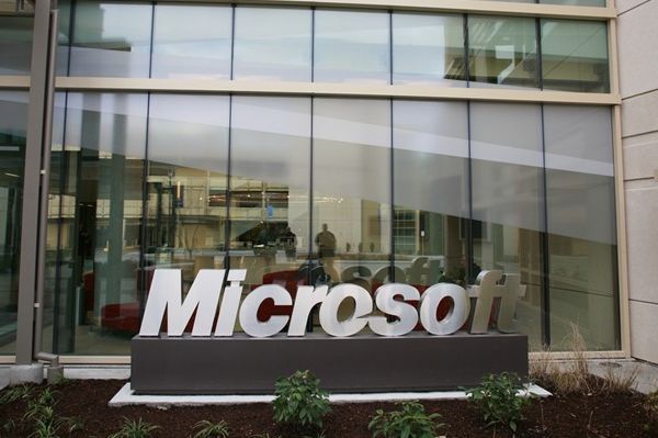 Microsoft masowo zwalnia pracowników Nokii i porzuca Androida