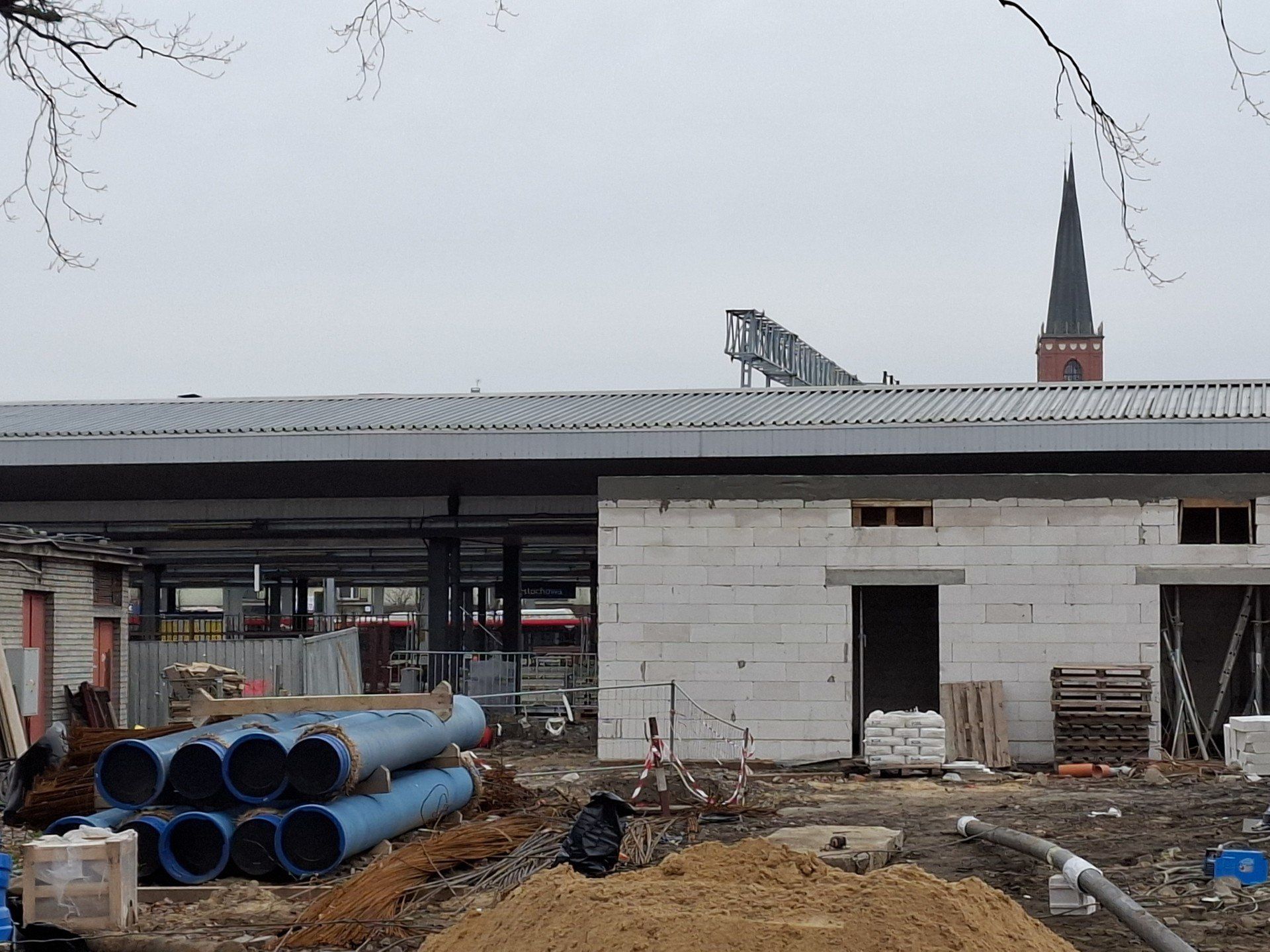 Nowy dworzec PKP w Częstochowie rośnie w oczach. Co dzieje się na budowie?