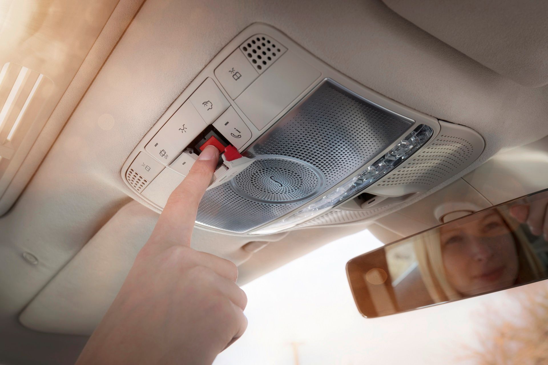 System eCall w samochodzie Mercedesa (fot. Daimler)