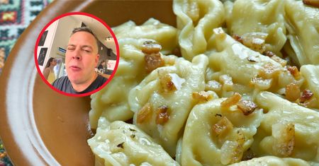 Szwed spróbował pierogów. "Dostanę zakaz wstępu do Polski"