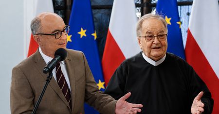 Czarzasty odpowiada Rydzykowi. "Dosyć mam wypowiedzi kleru"