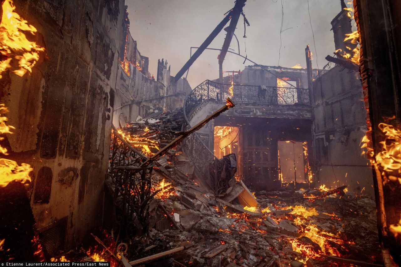 Blazing inferno forces 30,000 to evacuate in L.A. hotspot