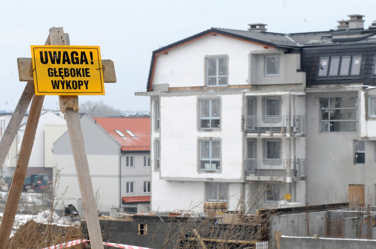 Chcą więzienia dla dewelopera. Spłacali kredyty za domy, których nie mieli