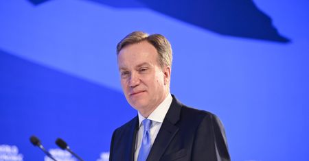 Szef forum w Davos w aktach Epsteina. 120 wiadomości. Będzie podstępowanie