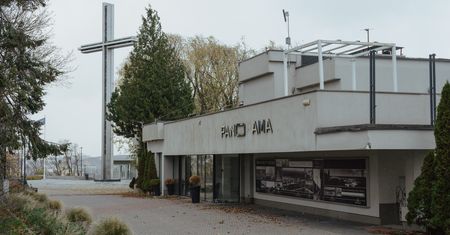 Nie chce oddać znanej restauracji. Spór trwa latami. Budynek niszczeje