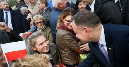 Andrzej Duda wygrał dzięki nim wybory. Niejasne powiązania finansowe firmy z Nowego Sącza
