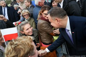 Andrzej Duda wygrał dzięki nim wybory. Niejasne powiązania finansowe firmy z Nowego Sącza