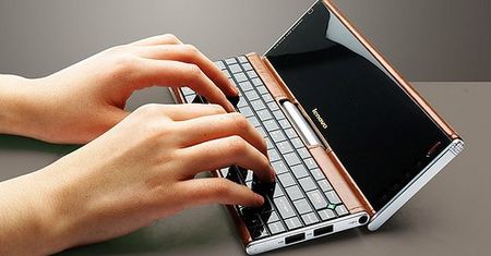 Lenovo Pocket Yoga - netbook, który naprawdę mieści się w kieszeni