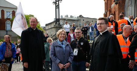 Wojownicy Maryi w Krakowie. Spójrzcie, kto znalazł się w tłumie