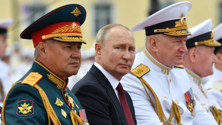Russia Navy Day parade in St. Petersburgepa09364636 Russian President Vladimir Putin (C), Russian Defence Minister Sergei Shoigu (L) and  Russian Navy Commander-in-Chief Admiral Nikolai Yevmenov (2-R) attend the 'Russia Navy Day' parade in St. Petersburg, Russia, 25 July 2021. Some 54 warships, including three frigates from India, Iran and Pakistan, 48 aircraft and more than 4,000 servicemen, took part in the parade in honor of the 325th anniversary of the creation of the Russian military fleet.  EPA/ALEXEI NIKOLSKY/SPUTNIK/KREMLIN / POOL Dostawca: PAP/EPA.ALEXEI NIKOLSKY/SPUTNIK/KREMLIN / POOL