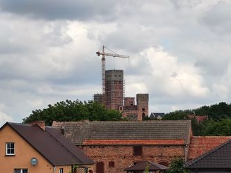 Zamek w Stobnicy może się jednak obronić. Wojewoda analizuje sprawę