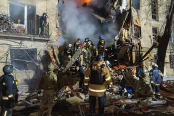 Charków po rosyjskim ataku dronów. Pod gruzami znaleziono ciała