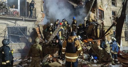 Charków po rosyjskim ataku dronów. Pod gruzami znaleziono ciała