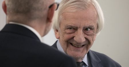 Terlecki przyłapany. Suski za to by go do samochodu nie wpuścił