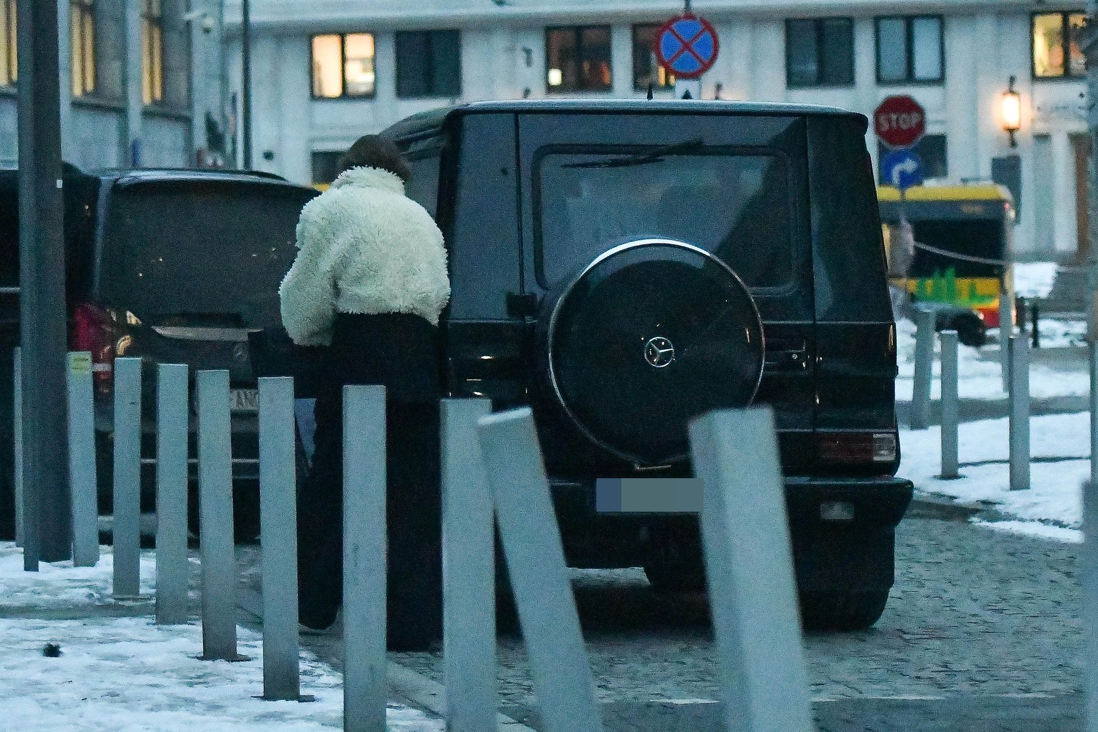 Maja Sablewska zaparkowała mercedesa na zakazie