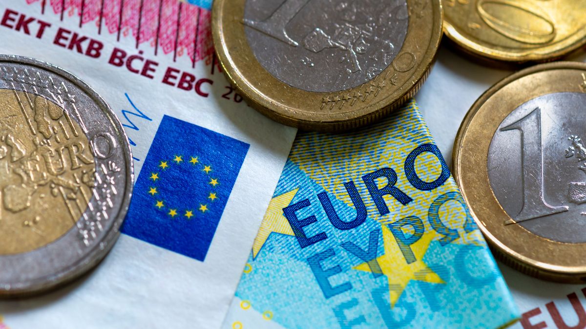 PE udziela absolutorium Komisji Europejskiej w sprawie wykonania budżetu, co jest formą kontroli. 