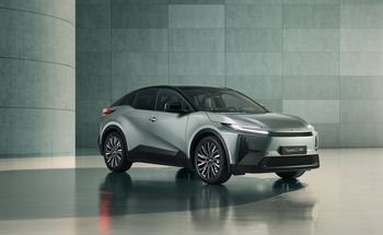 Nowa Toyota C-HR+. Ponad 300 KM mocy i napęd 4x4