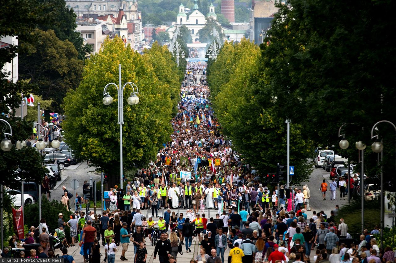 Spór z Episkopatem trwa od czasów PRL. Miasto zasypie przejście