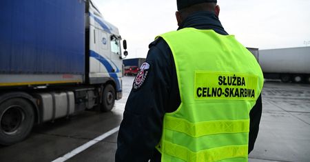 Praca w służbie celno-skarbowej. 50 etatów czeka na chętnych. Ile można zarobić?