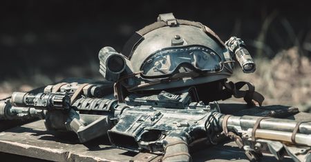 Sprzęt wojskowy dawniej i dziś. 19 haseł dla miłośników militariów