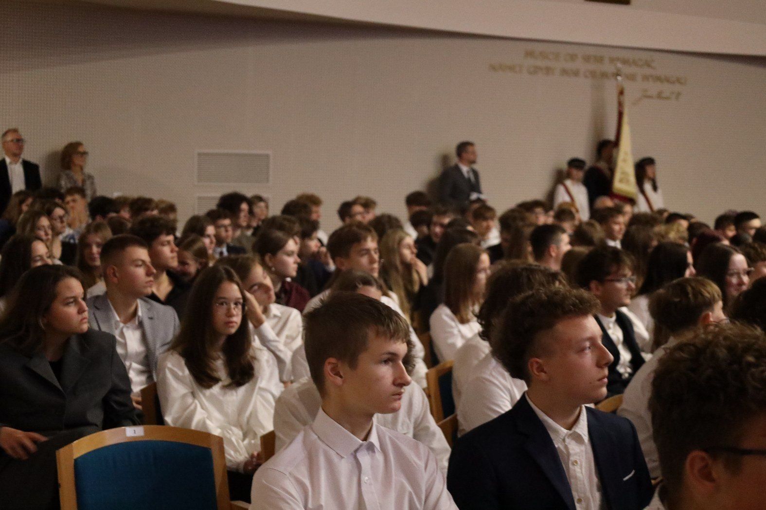 Dzień Edukacji Narodowej w I LO. Chrobrzaki dziękowali nauczycielom