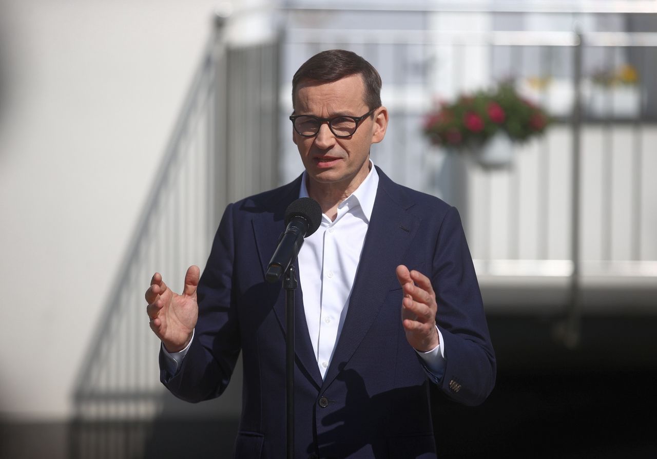 "Kredyt nie może być kulą u nogi". Mateusz Morawiecki mówi o skutkach rosnących rat