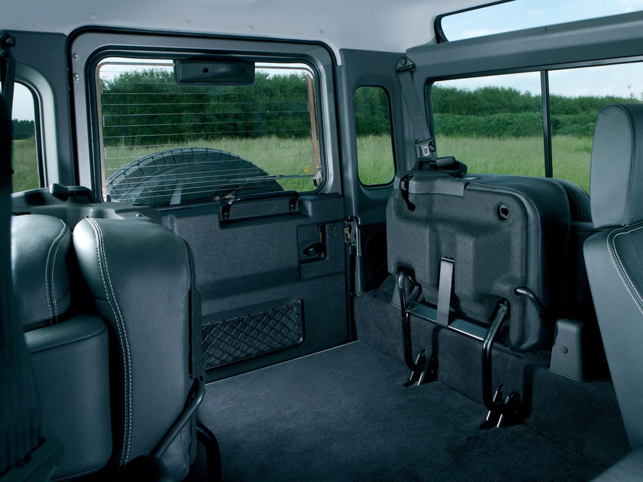 Land Rover Defender 110 Station Wagon UK-spec (2007)