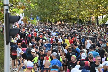 Warszawa: Miasto zarabia fortunę na maratonach. Imprezy biegowe przynoszą miliony złotych