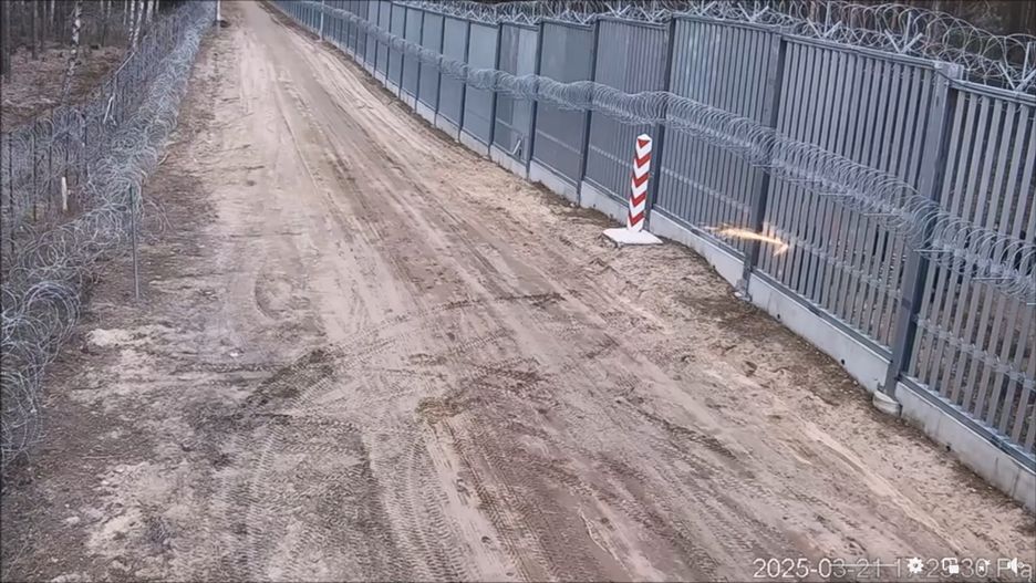 Próba przekroczenia granicy polsko-białoruskiej (screen z filmu)