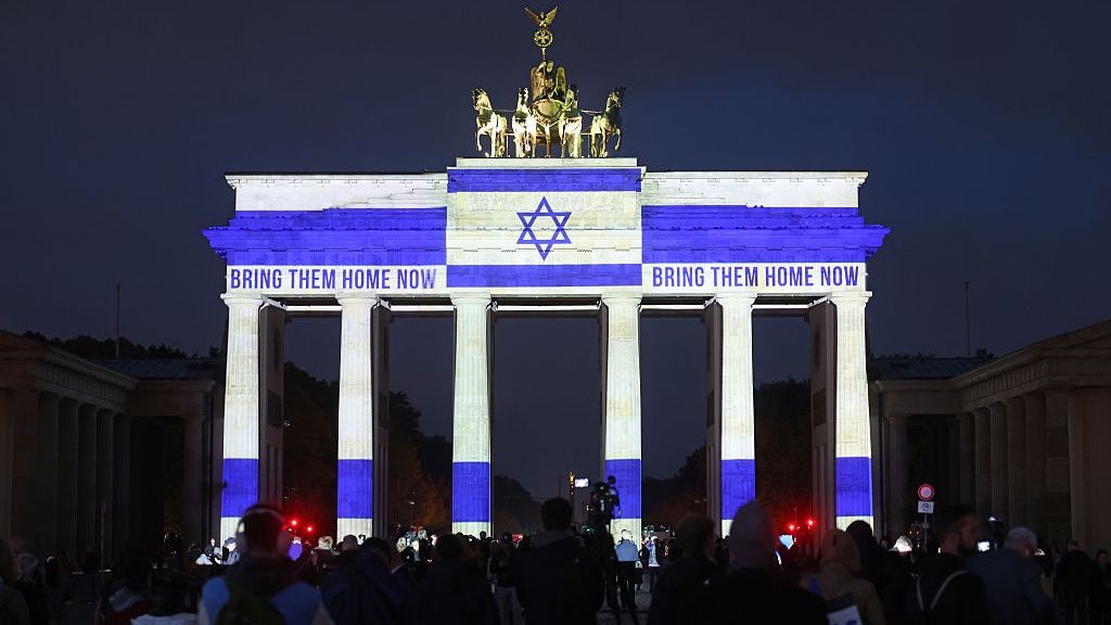 Brama Brandenburska w Berlinie i apel o powrót izraelskich zakła